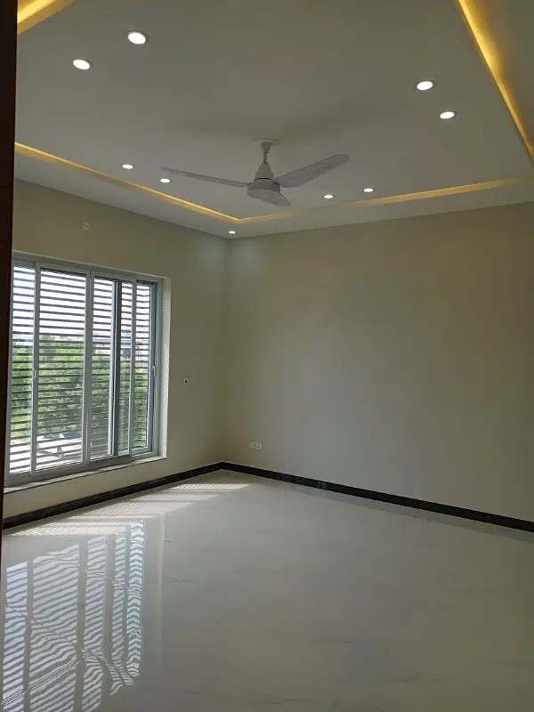 422943093-800×600-1